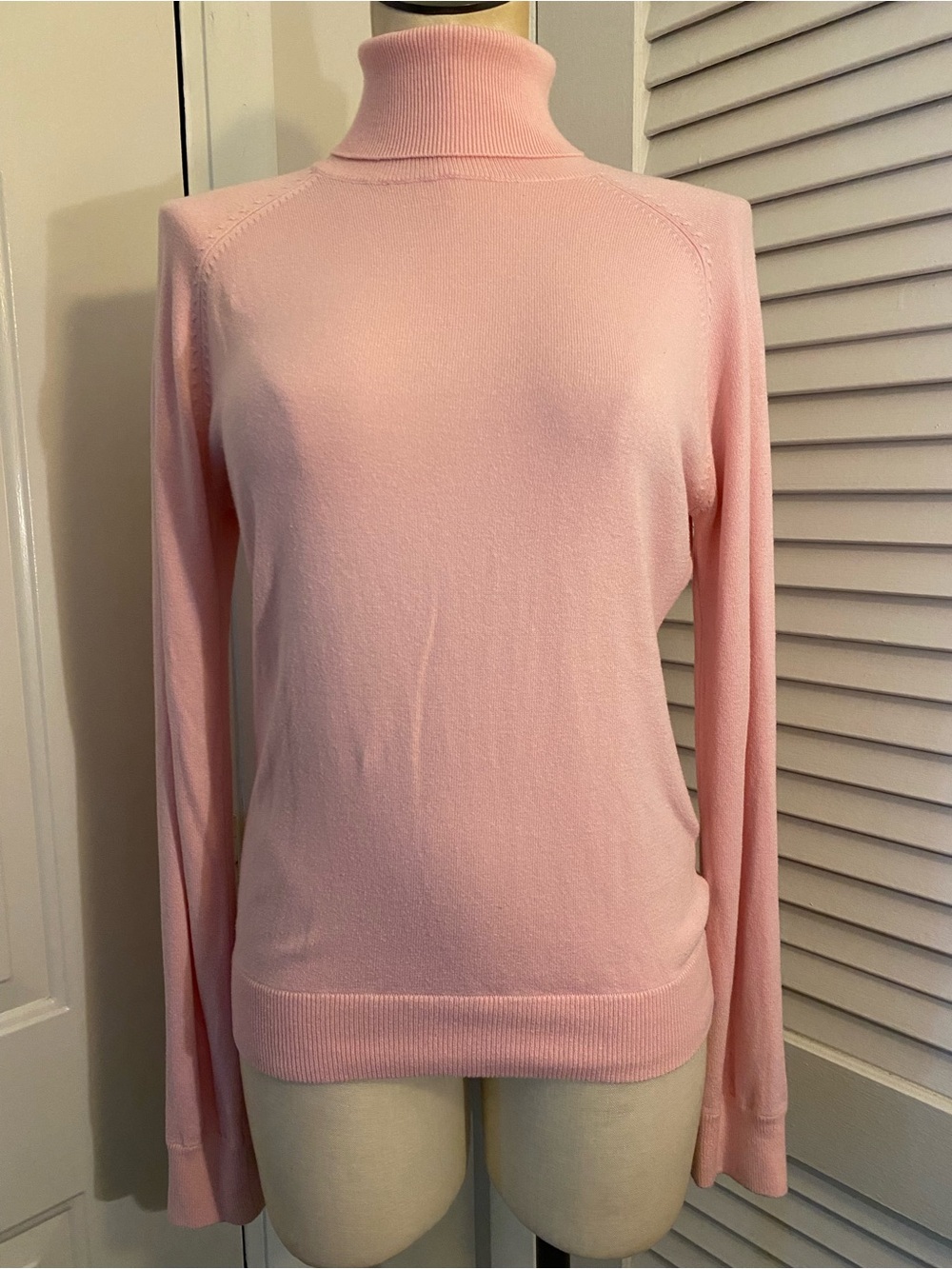Vintage 1990’s/ Y2K “Forever 21” Light Pink Turtleneck Sweater- Size Medium